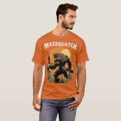 Massquatch Funny Workout Gym Sasquatch Weightlifte Tシャツ (正面フル)