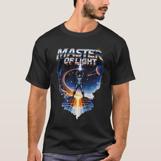 Master of Light – Retro Sci-Fi 80s Neon Warrior De Tシャツ (正面)