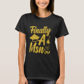 Master's Degree FINALLY MSN Funny Master of Scienc Tシャツ (正面)