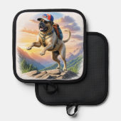 Mastiff englische Dogge im Urlaub im Gebirge 鍋敷き (正面/裏面)