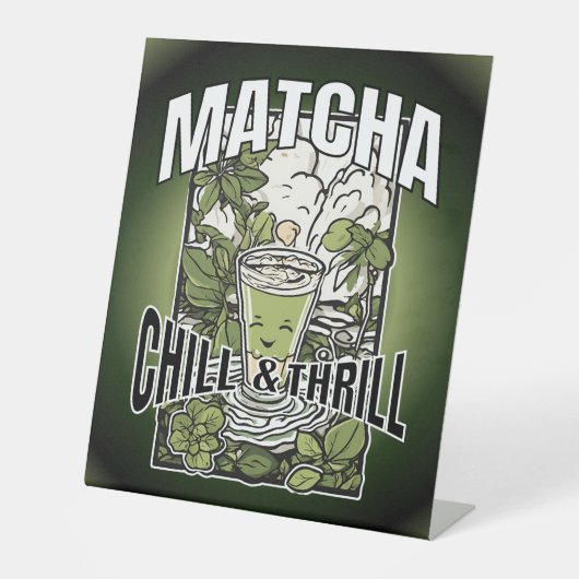 Matcha Chill & Thrill – Dekoratives Matcha Latte 台座サイン (正面)