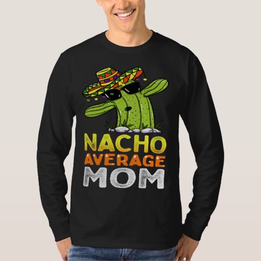 Matching Family Mother Joke Nacho Average Mom Tシャツ (正面)
