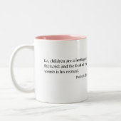 Materni茶妊婦のな聖なる書物、経典の茶及びコーヒー・マグ ツートーンマグカップ (左)