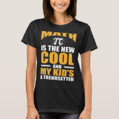 Math Mom the new cool and my kids a trendsetter Tシャツ (正面)