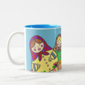 Matroshkaのネスティング人形のウクライナの民芸 ツートーンマグカップ (左)