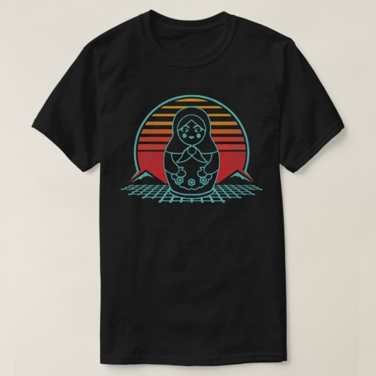 Matryoshka Nesting Doll Retro 80s Style Russian Cu Tシャツ (デザイン正面)