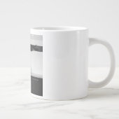 Matte Black Raven Accents High Contrast Architectu ジャンボコーヒーマグカップ (右)