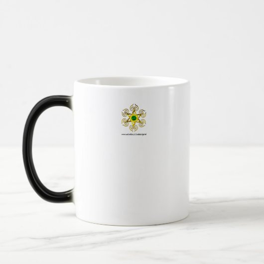 MATTERは赤い黄色のフラクタルマスクには関係ない モーフィングマグカップ (左)