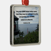 Matthewの5:16は人の前にあなたの軽い輝やきを可能にしました。 メタルオーナメント (右)