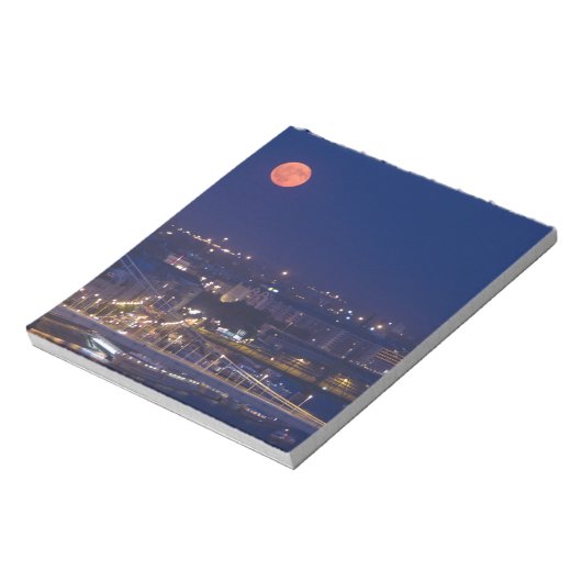 Matyasの隣のフィッシャーメンズバスティオンから表示 ノートパッド (回転)