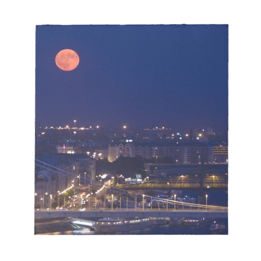 Matyasの隣のフィッシャーメンズバスティオンから表示 ノートパッド (正面)