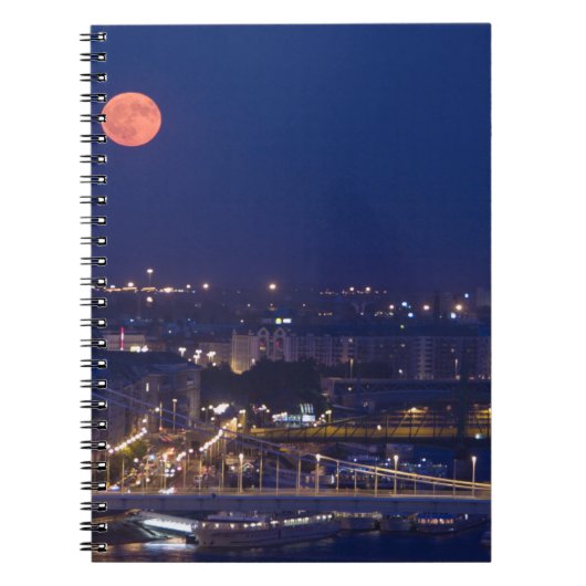 Matyasの隣のFishermens Bastionから表示 ノートブック (正面)