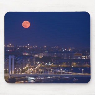 Matyasの隣のFishermens Bastionから表示 マウスパッド