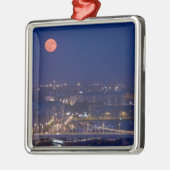 Matyasの隣のFishermens Bastionから表示 メタルオーナメント (左)