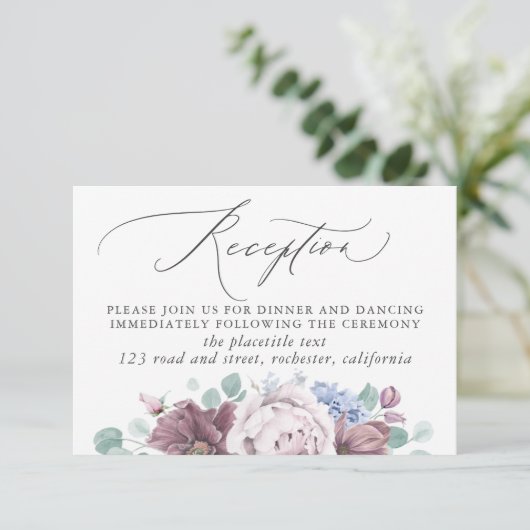 MauveとDusty Blueウェディングレセプション エンクロージャーカード (スタンド正面)