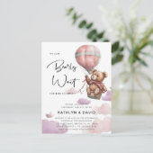 Mauveバルーン我々は心から女の子の赤ちゃんシャワーを待つことができる インビテーションポストカード (スタンド正面)