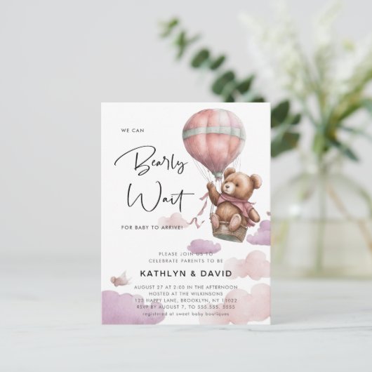 Mauveバルーン我々は心から女の子の赤ちゃんシャワーを待つことができる インビテーションポストカード (スタンド正面)