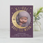 Mauve Over the Moon Photo Birth Announcement Card 招待状 (スタンド正面)