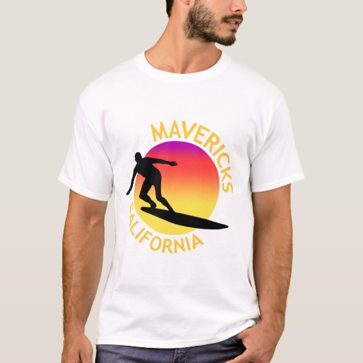 Mavericks Surfing California Vacation  Tシャツ (正面)