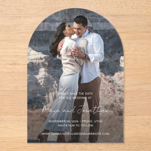 Mayaシンプルフォトモダンウェディング日付の保存 アクリル招待状 (正面)