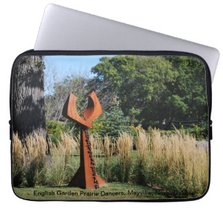 Mayville、ノースダコタの草原のダンサー ラップトップスリーブ