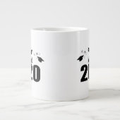 MBA Grad 2020 Caps And Diplomas （黒） ジャンボコーヒーマグカップ (正面)