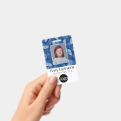 MCMパターン – 従業員の写真、名前、バーコード、ロゴ バッジ (手持ち)