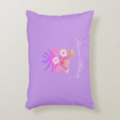 Meadow Flowers Embroidery – Botanical Fantasy Pink アクセントクッション (正面(垂直))