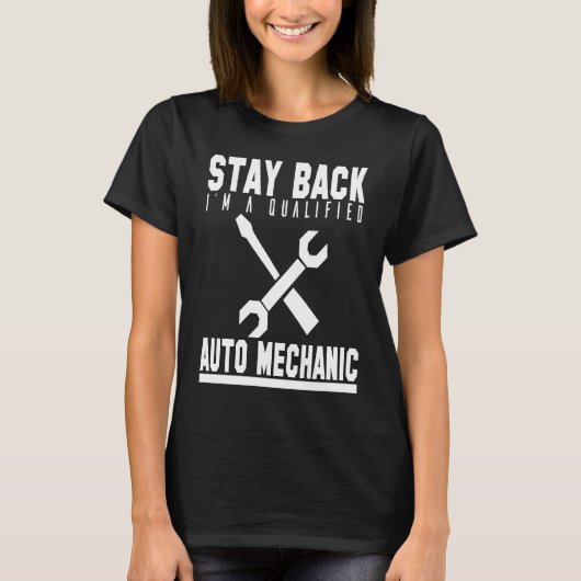 Mechanic Stay Back Im A Qualified Auto Mechanic Tシャツ (正面)