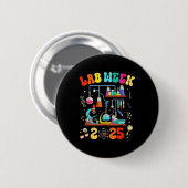 Med Lab Tech Lab Week 2025 Mystery Machine Of Diag 缶バッジ (正面&裏面)