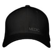 Medic Low Profile Flexfitキャップ 刺繍入りキャップ (正面)
