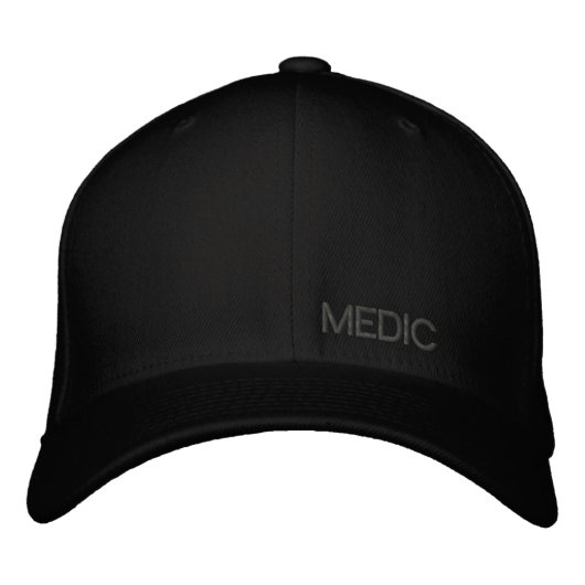 Medic Low Profile Flexfitキャップ 刺繍入りキャップ (正面)