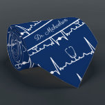 Medical Doctor Name Cardiologist Cardiogram ECG ネクタイ<br><div class="desc">This design is great for cardiologists, doctors, nurses, physicians, and any many other medical practitioners. The cardiogram pattern sits on top of a blue background, and at the bottom of the tie is a space to add the name of the person wearing the tie.</div>