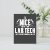Medical Lab Tech Gift – ラボ技術者 ポストカード (スタンド正面)