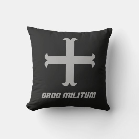Medieval Knight Cross Emblem クッション (正面)