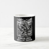 Mediocre hiker excellent snacker funny raccoon コーヒーマグカップ (中央)