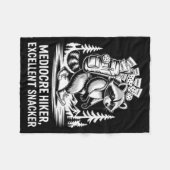 Mediocre hiker excellent snacker funny raccoon フリースブランケット (正面(横))