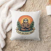 Meditating Sloth Vintage Relaxed Humor Design 2 クッション (ブランケット)