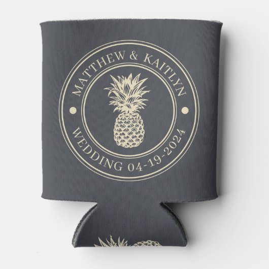 Mediterranean Gray Pineapple Wedding Crest & Names 缶クーラー (正面)