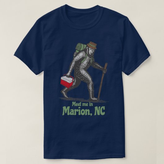 Meet Me in Marion North Carolina NC Bigfoot Sasqua Tシャツ (デザイン正面)