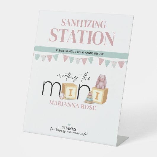Meet The Mini Pink Sanitizing Station 台座サイン (正面)