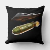 Mega cumber throw pillow クッション (正面)