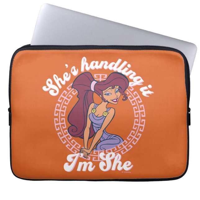 Megara - She's Handling It, I'm She Laptop Sleeve ラップトップスリーブ (正面)