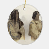 Mehkskeme-Sukahs、ブラックフットの責任者およびTatsicki-Sto セラミックオーナメント (左)