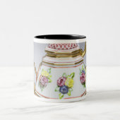 Meissenの八角形のティーポット、c.1718 ツートーンマグカップ (中央)