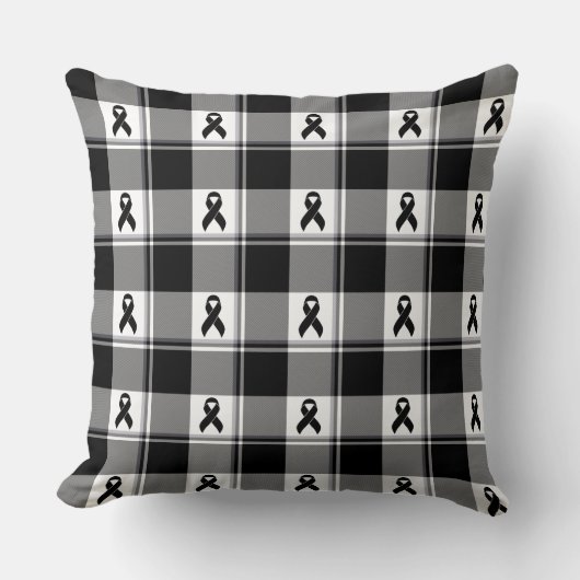 Melanoma Skin Cancer Awareness Plaid Black Ribbon クッション (正面)
