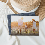 Mele Kalikimaka | Hawaiian Photo 箔シーズンカード<br><div class="desc">Chic full bleed horizontal or landscape-oriented holiday photo card features "Mele Kalikimaka, " the Hawaiian Christmas greeting, in casual gold foil hand lettered script typography as an overlay on your favorite beach or vacation photo. Personalize with your custom holiday message, the year, and your family name beneath. Cards reverse to...</div>