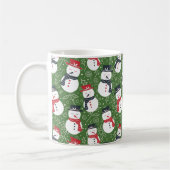 Mellow Snowmen - Xmas red on green pattern. コーヒーマグカップ (左)