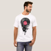 Melting Vinyl Record Retro Design Tシャツ (正面フル)