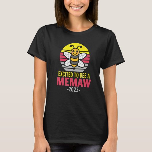Memaw 2023  Bee  Grandma  Excited To Be A Memaw Tシャツ (正面)